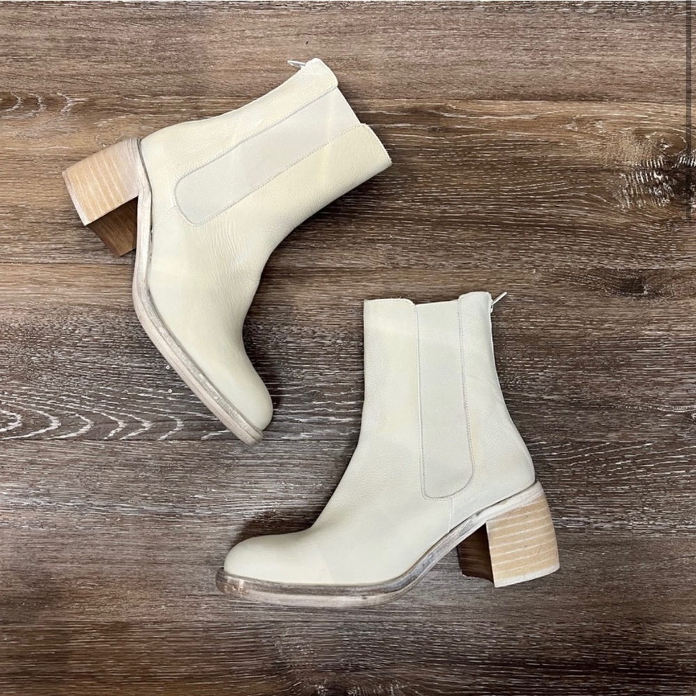NEW Free People Essential Chelsea Boots 39